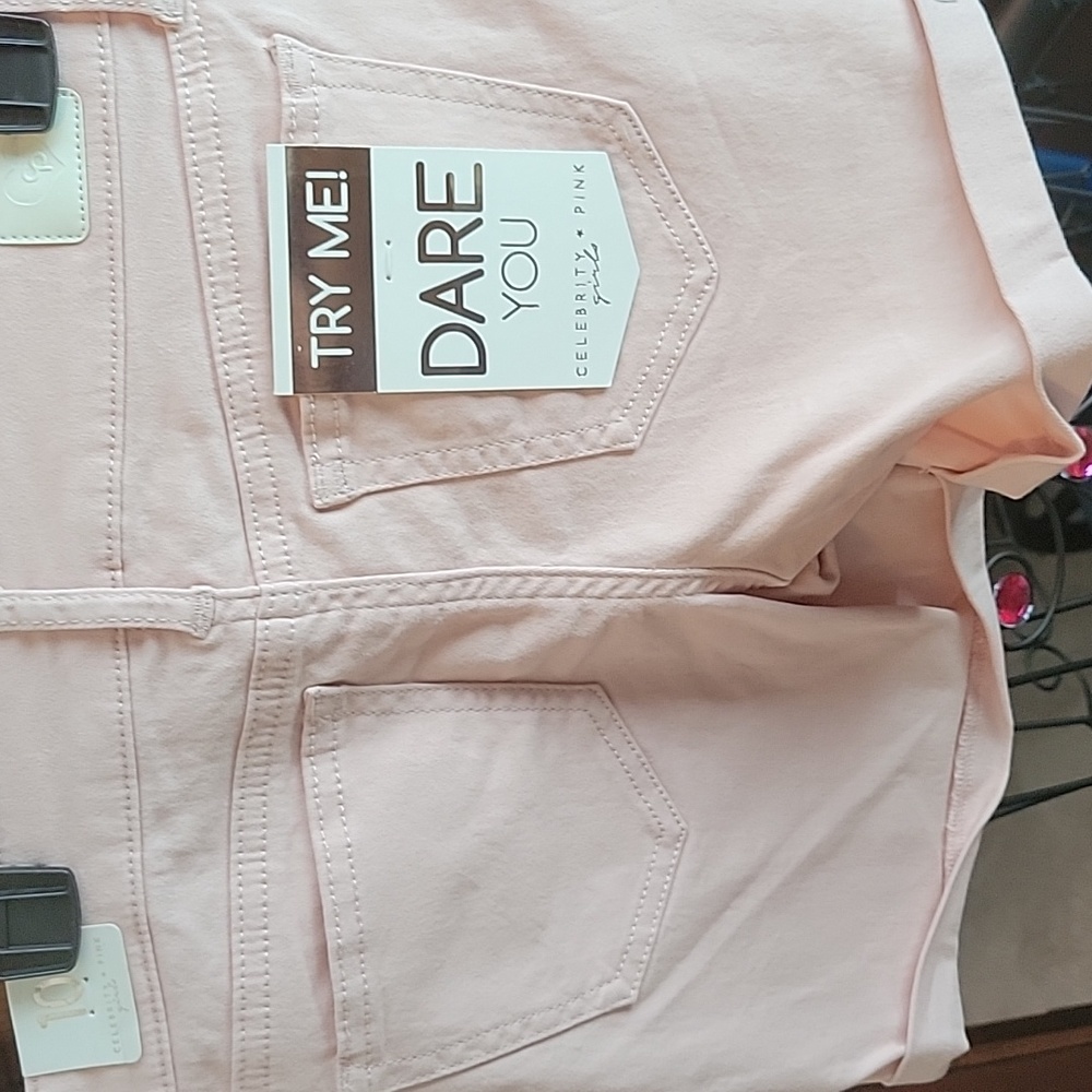 Girls sz 10 Celebrity Pink cuffed shorts in pink. - Picture 4 of 4
